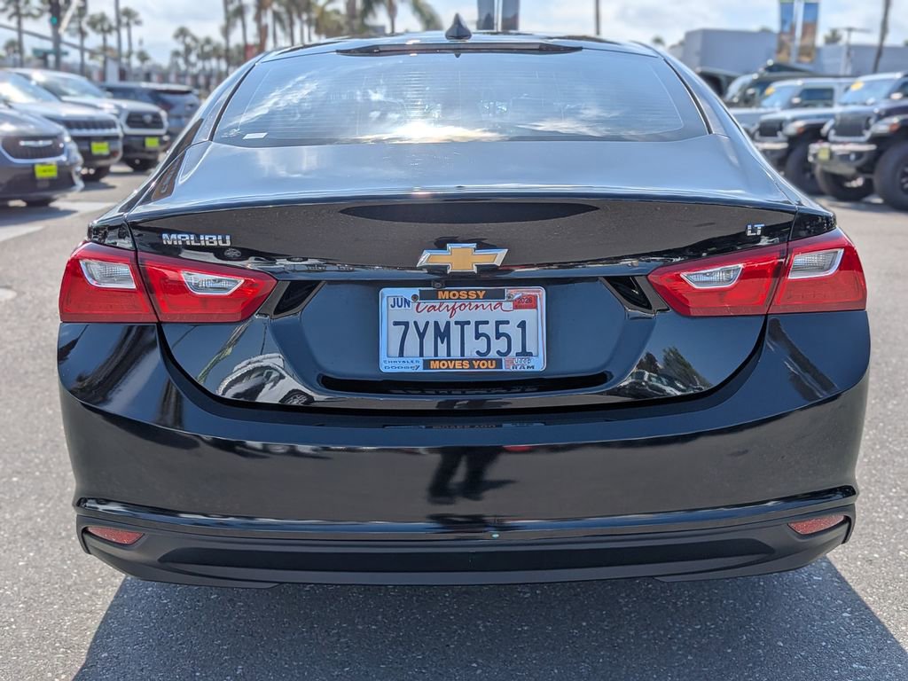 Used 2016 Chevrolet Malibu LT w/ Leather Package FWD image 4