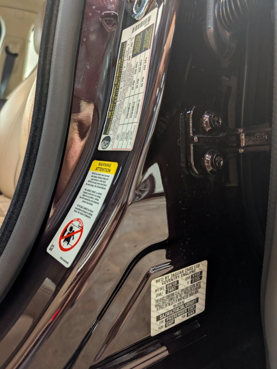 Used 2011 Jaguar XJ L RWD image 36