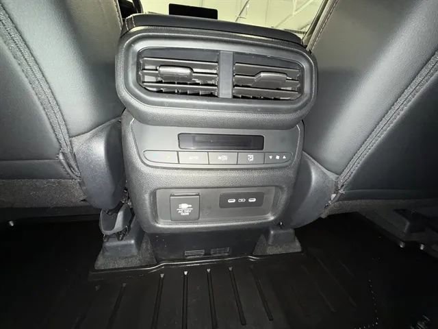 Used 2025 Honda Pilot TrailSport image 19