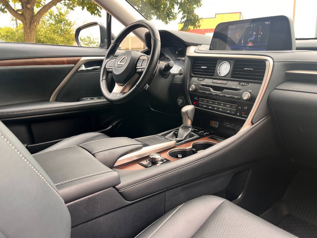Used 2021 Lexus RX 350L Premium w/ Premium Package AWD/4WD image 28