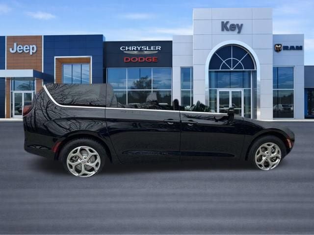 Used 2024 Chrysler Pacifica Limited FWD image 30