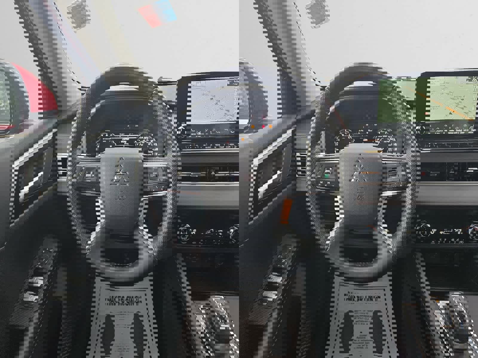 Used 2024 Mitsubishi Outlander SE image 12