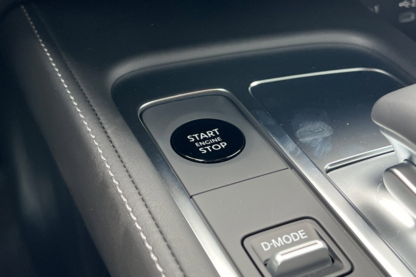 New 2026 INFINITI QX60 Autograph w/ Dark Cargo Package image 25