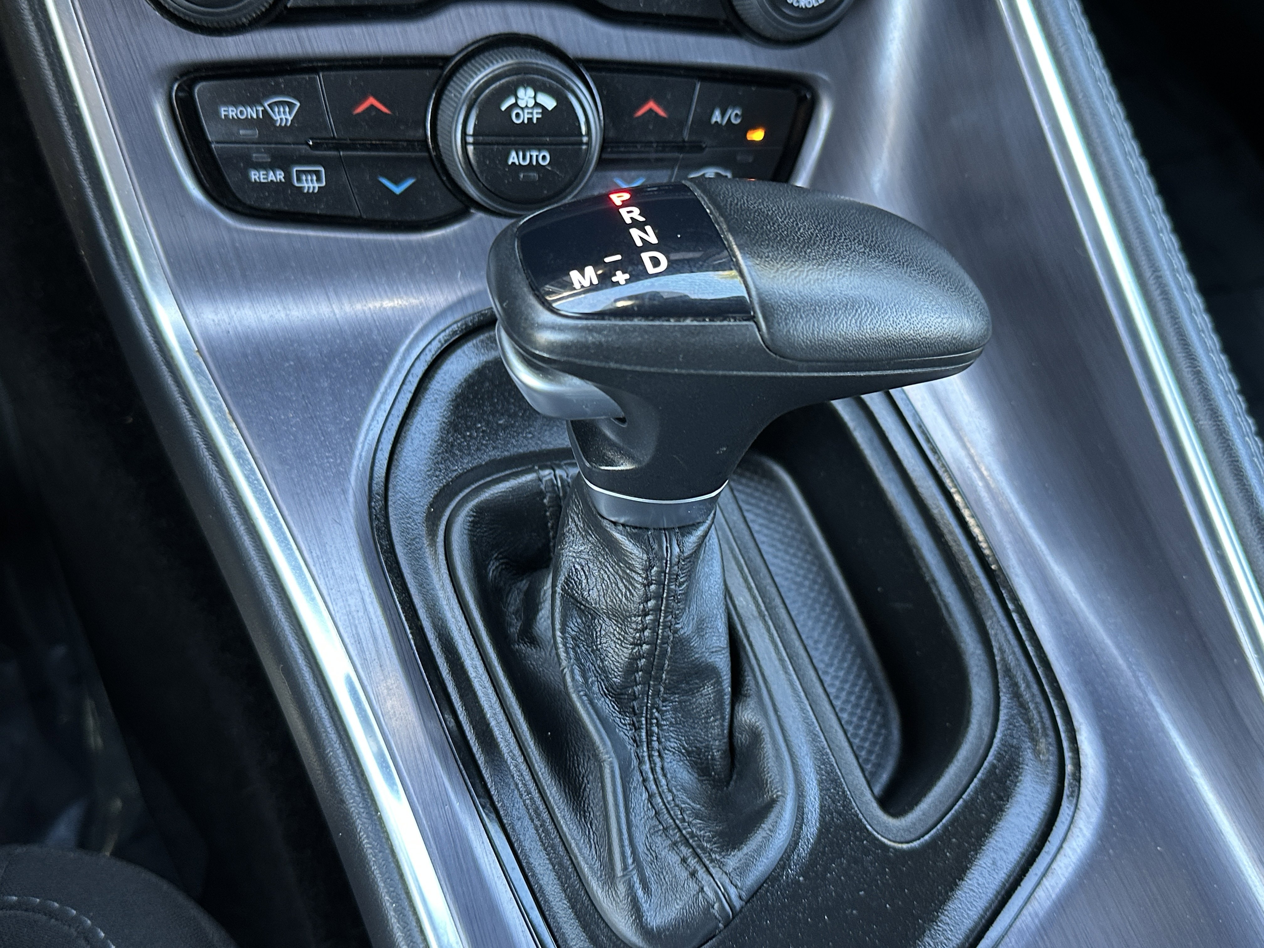 Used 2018 Dodge Challenger SXT image 29