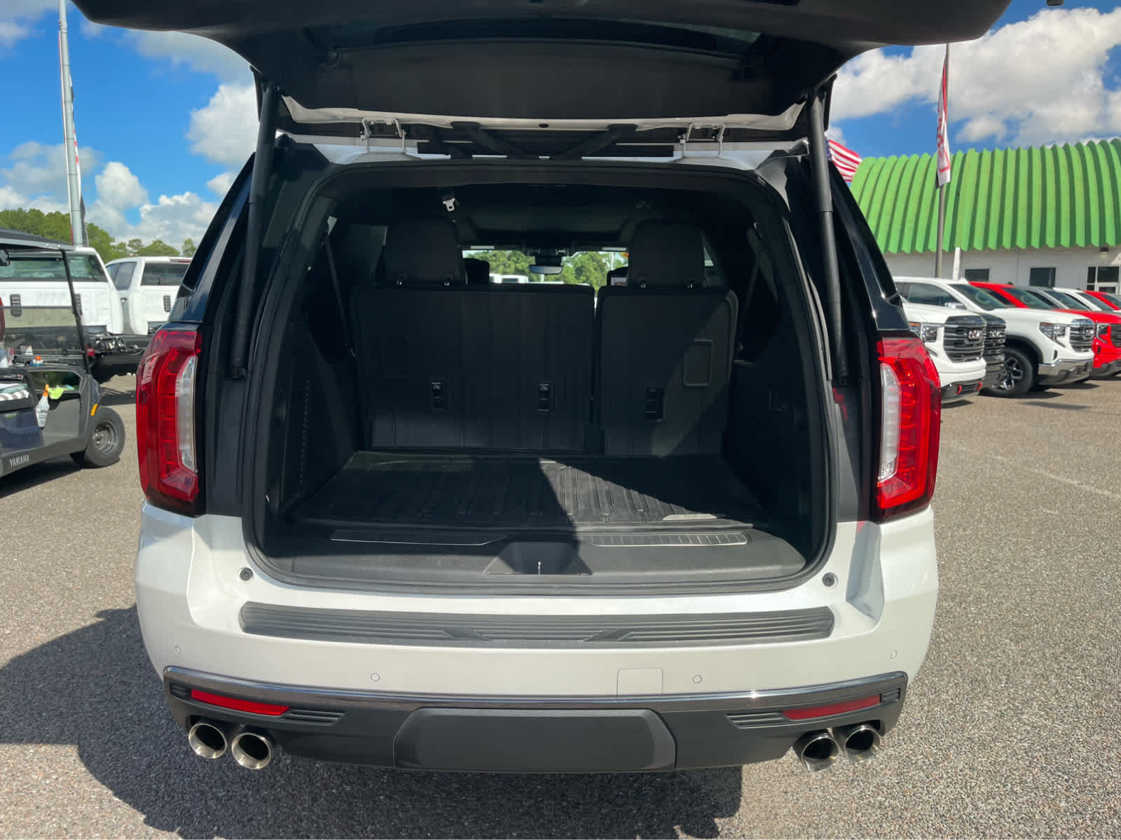Used 2023 GMC Yukon XL Denali Ultimate AWD/4WD image 22