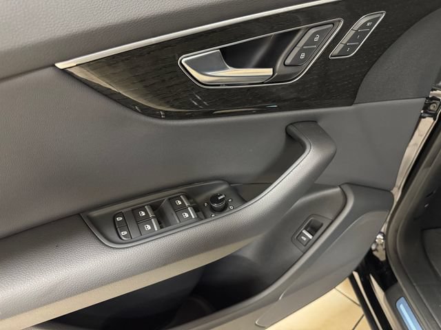 Used 2025 Audi Q8 Premium w/ Convenience Package AWD/4WD image 7