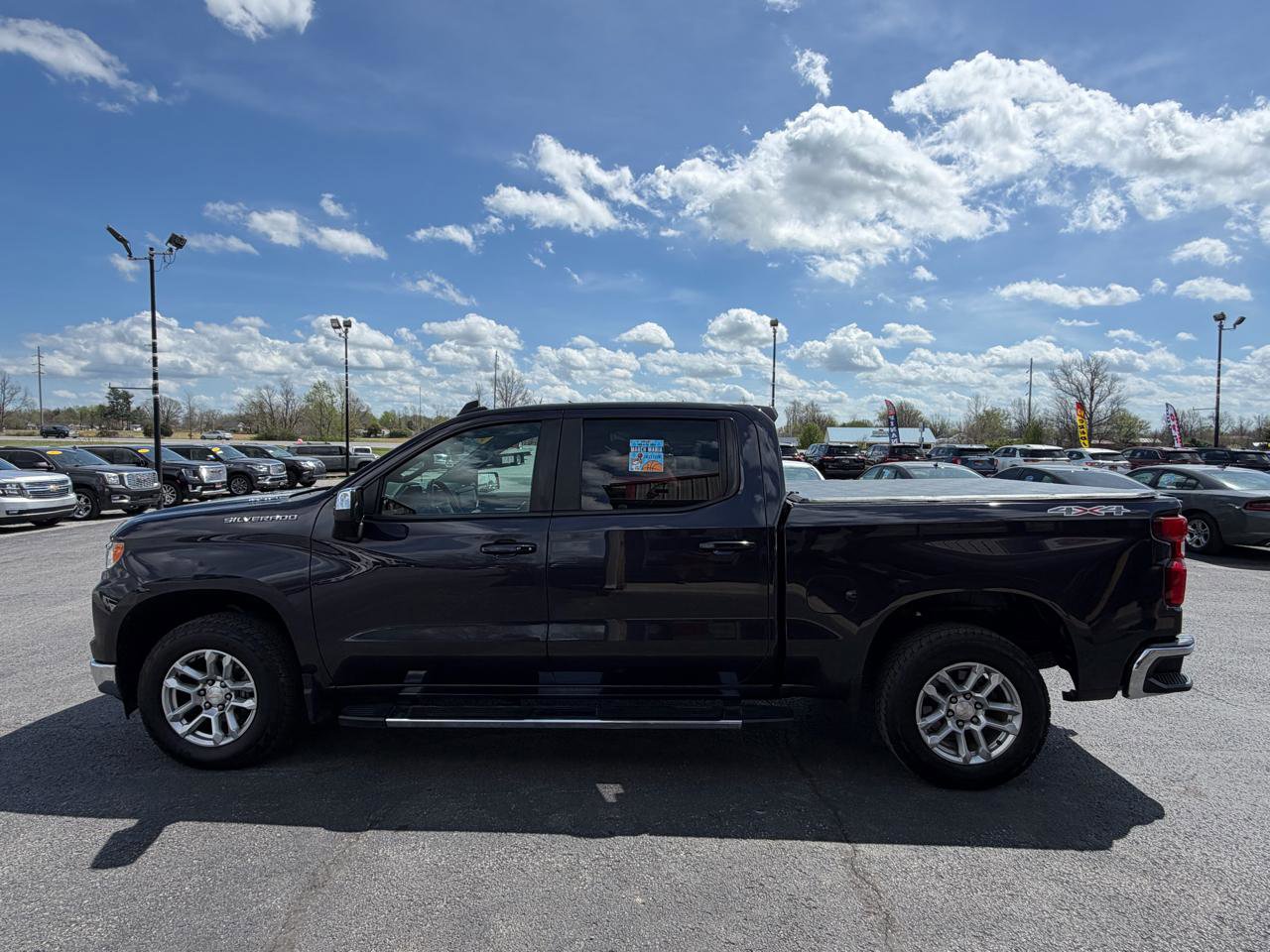 Used 2022 Chevrolet Silverado 1500 LT AWD/4WD image 8