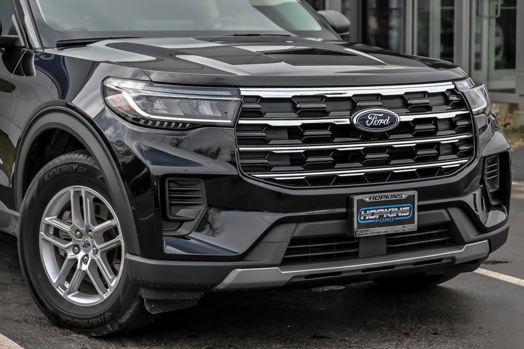 Used 2025 Ford Explorer Active image 2