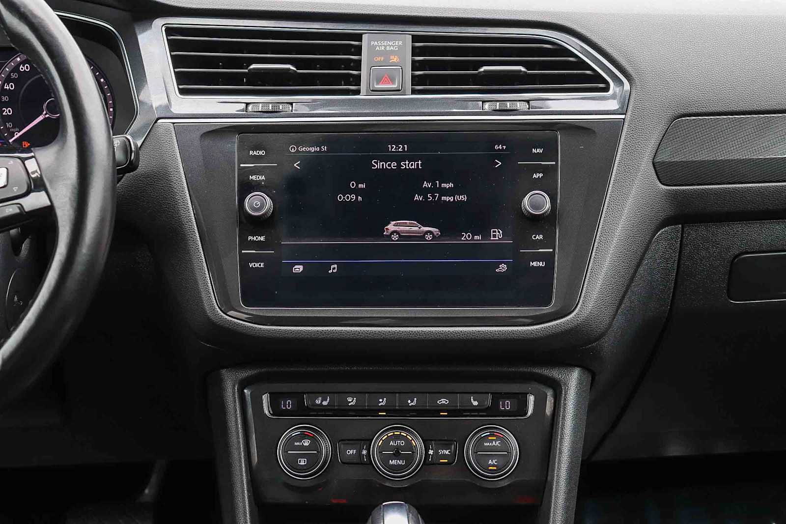 Used 2018 Volkswagen Tiguan SEL Premium FWD image 13