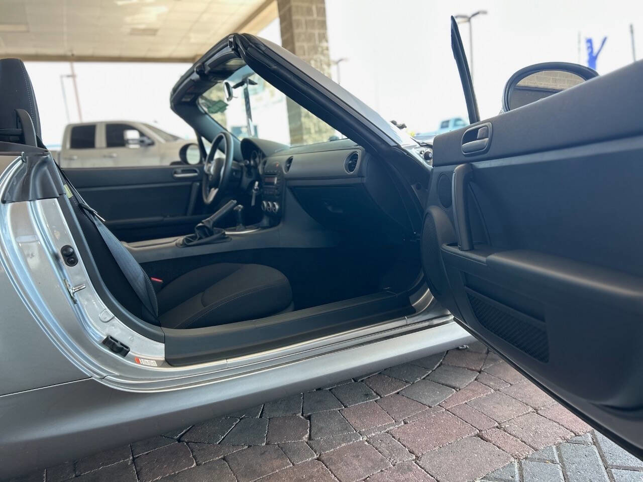 Used 2010 MAZDA MX-5 Miata Sport w/ Convenience Pkg image 29