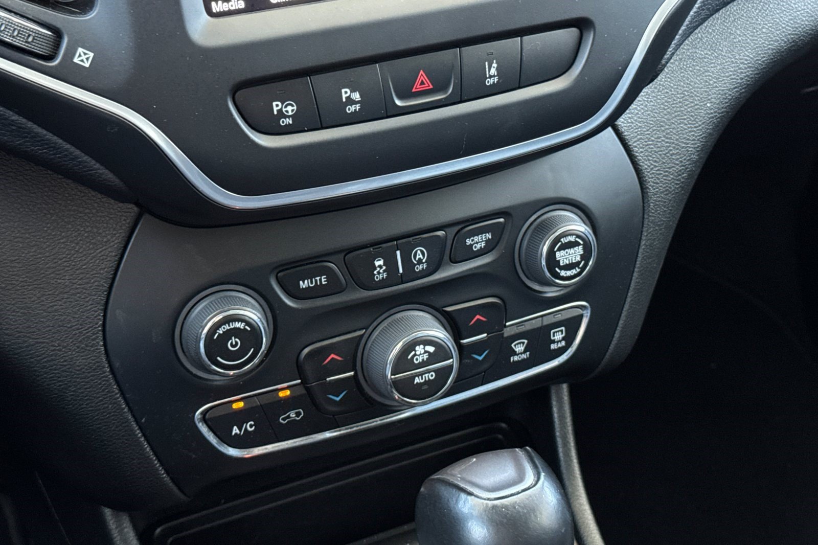 Used 2023 Jeep Cherokee Altitude Lux AWD/4WD image 18