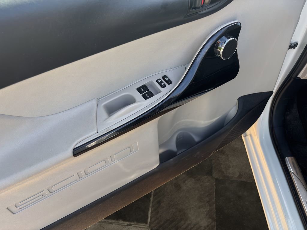 Used 2014 Scion iQ image 17