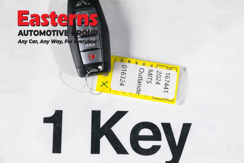 Used 2024 Mitsubishi Outlander SE image 25