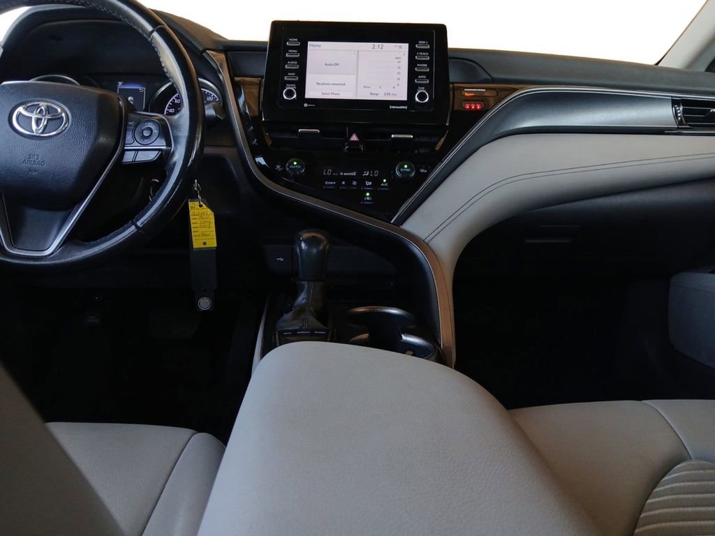 Used 2022 Toyota Camry SE image 11