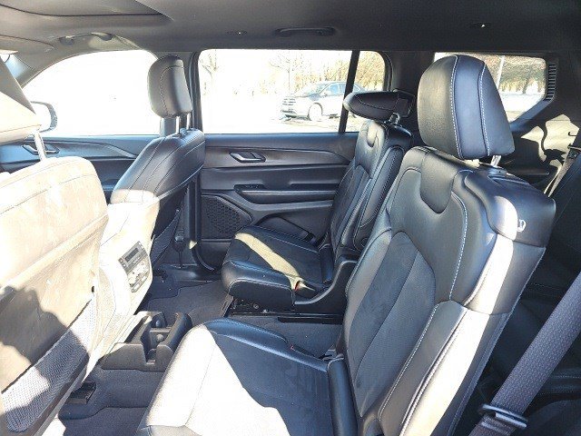 Used 2023 Jeep Grand Cherokee L Laredo image 18