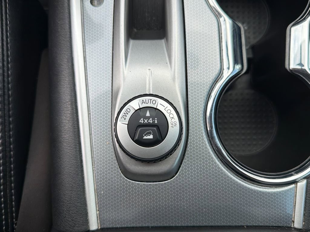 Used 2020 Nissan Pathfinder SL AWD/4WD image 48