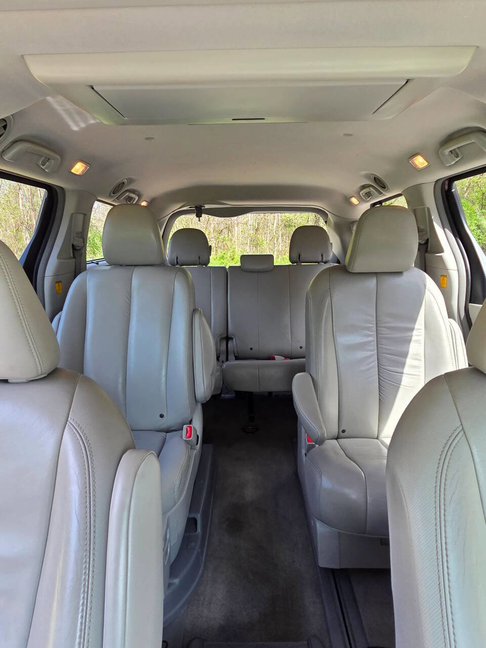 Used 2013 Toyota Sienna XLE image 16