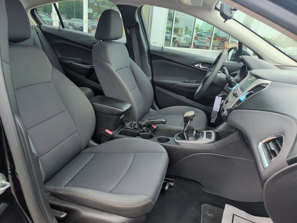 Used 2017 Chevrolet Cruze LS FWD image 21