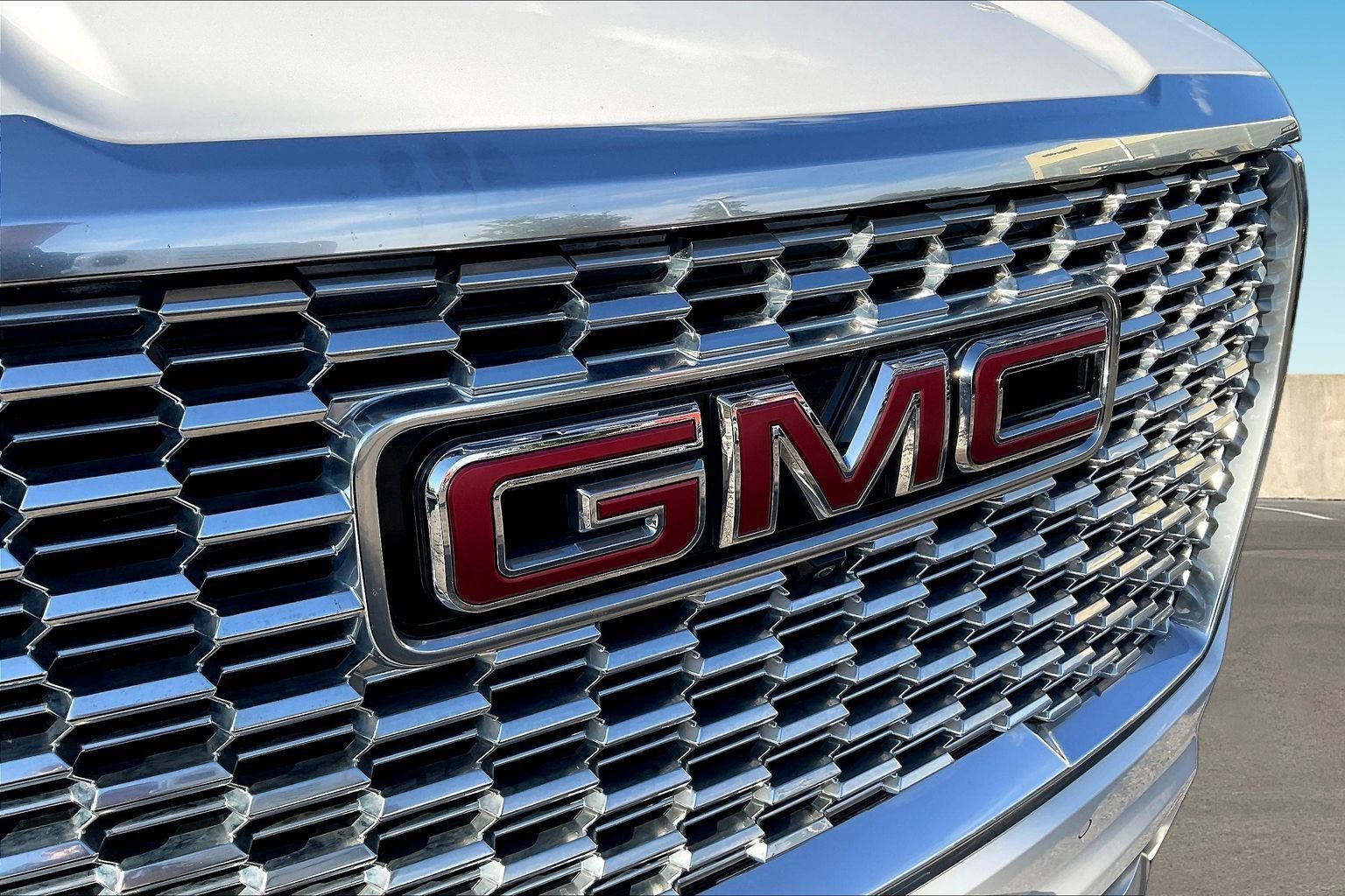 Used 2021 GMC Yukon XL Denali w/ Denali Premium Package AWD/4WD image 32