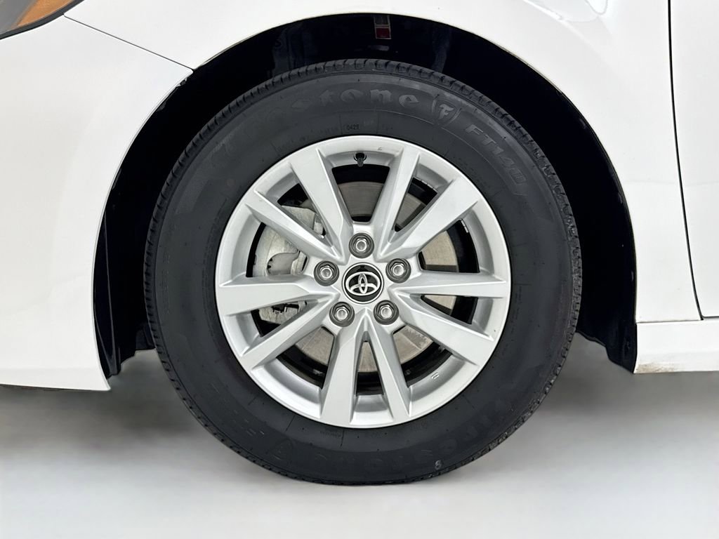 Used 2025 Toyota Camry LE image 27