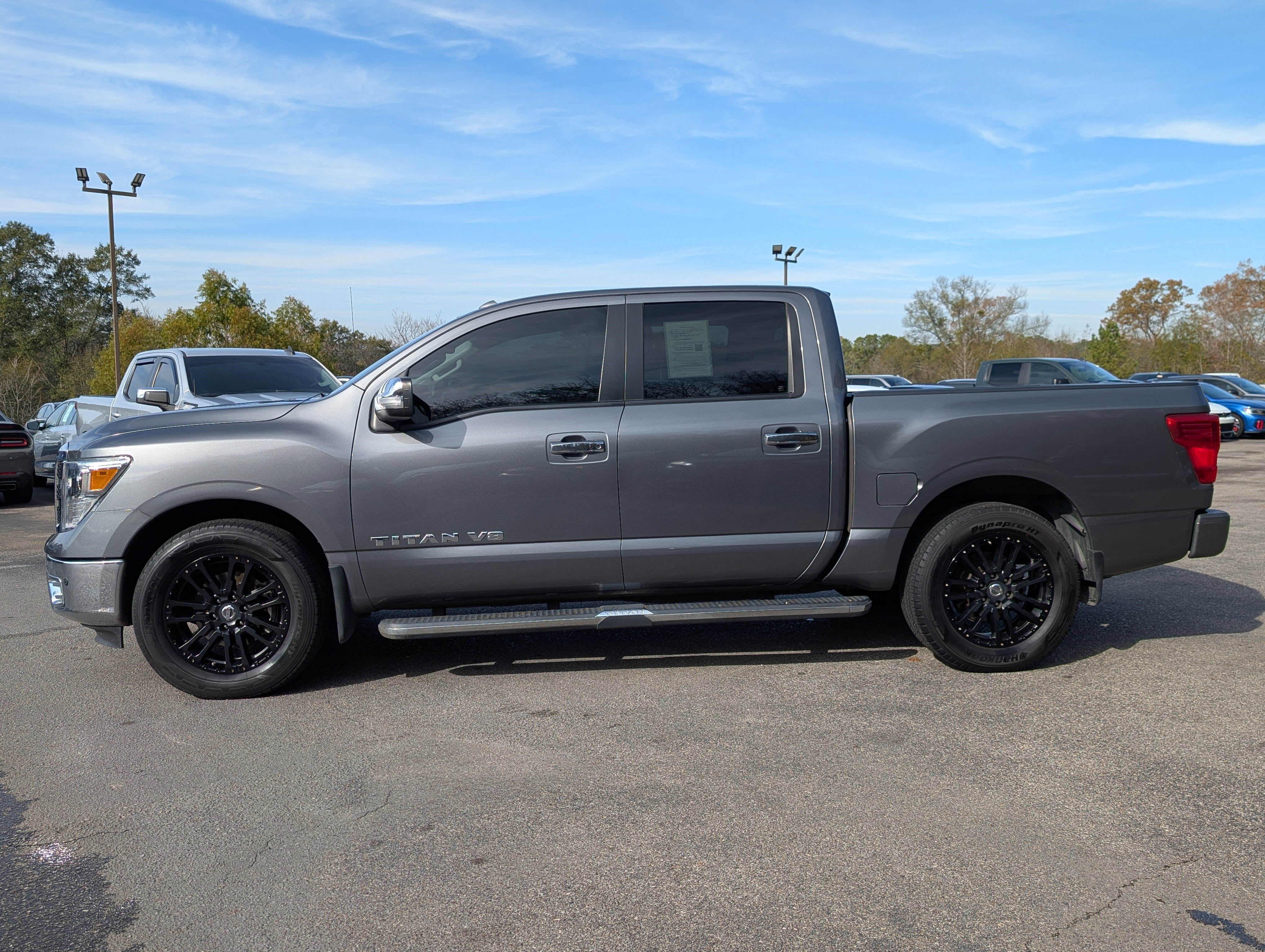 Used 2018 Nissan Titan SL image 6
