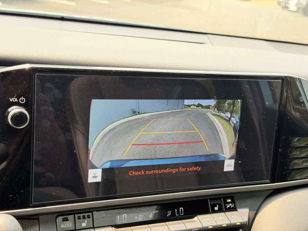 Used 2025 Toyota Camry XSE FWD image 4