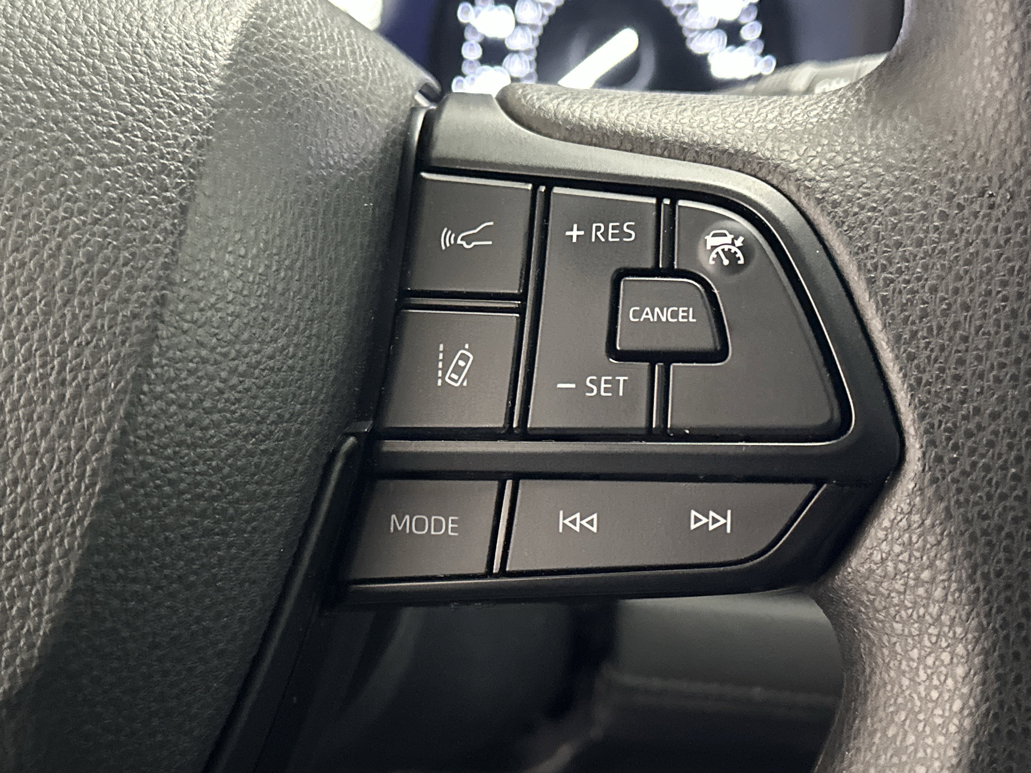 Used 2025 Toyota Sienna LE image 27