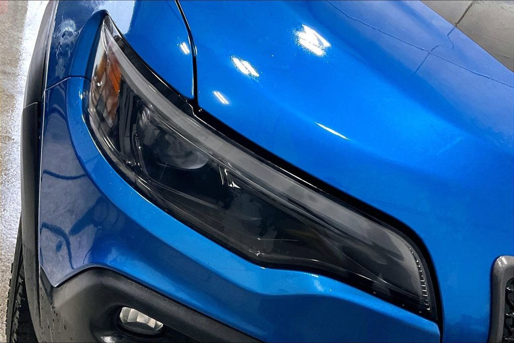 Used 2019 Jeep Cherokee Trailhawk w/ Cold Weather Group image 31