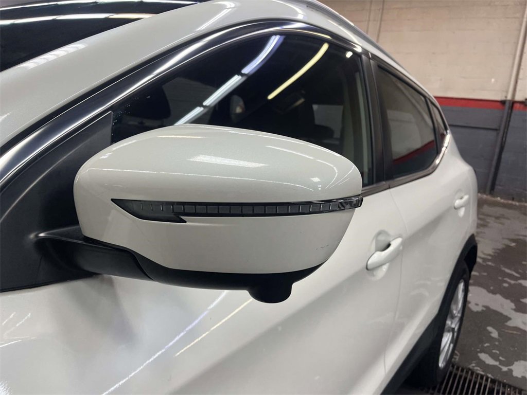 Used 2022 Nissan Rogue Sport SV w/ Technology Package image 11