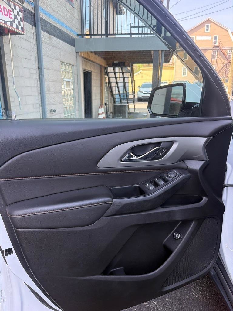 Used 2020 Chevrolet Traverse LT AWD/4WD image 11