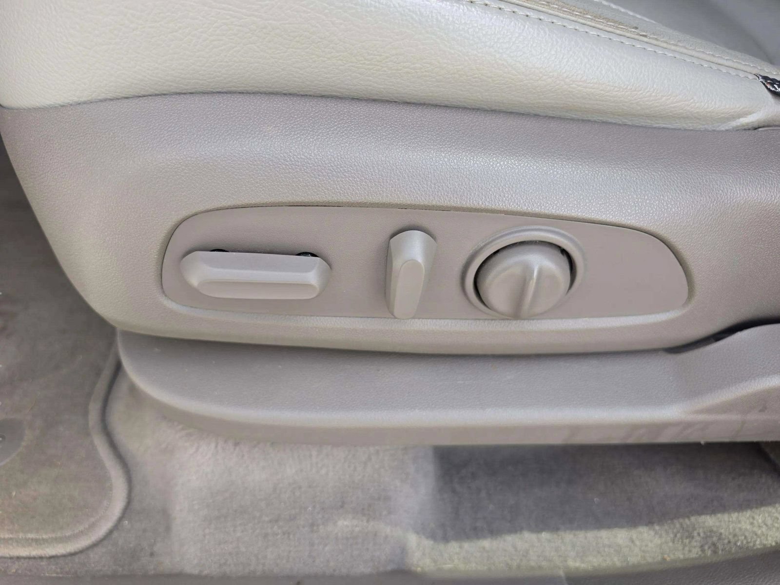 Used 2019 Chevrolet Traverse LT FWD image 24