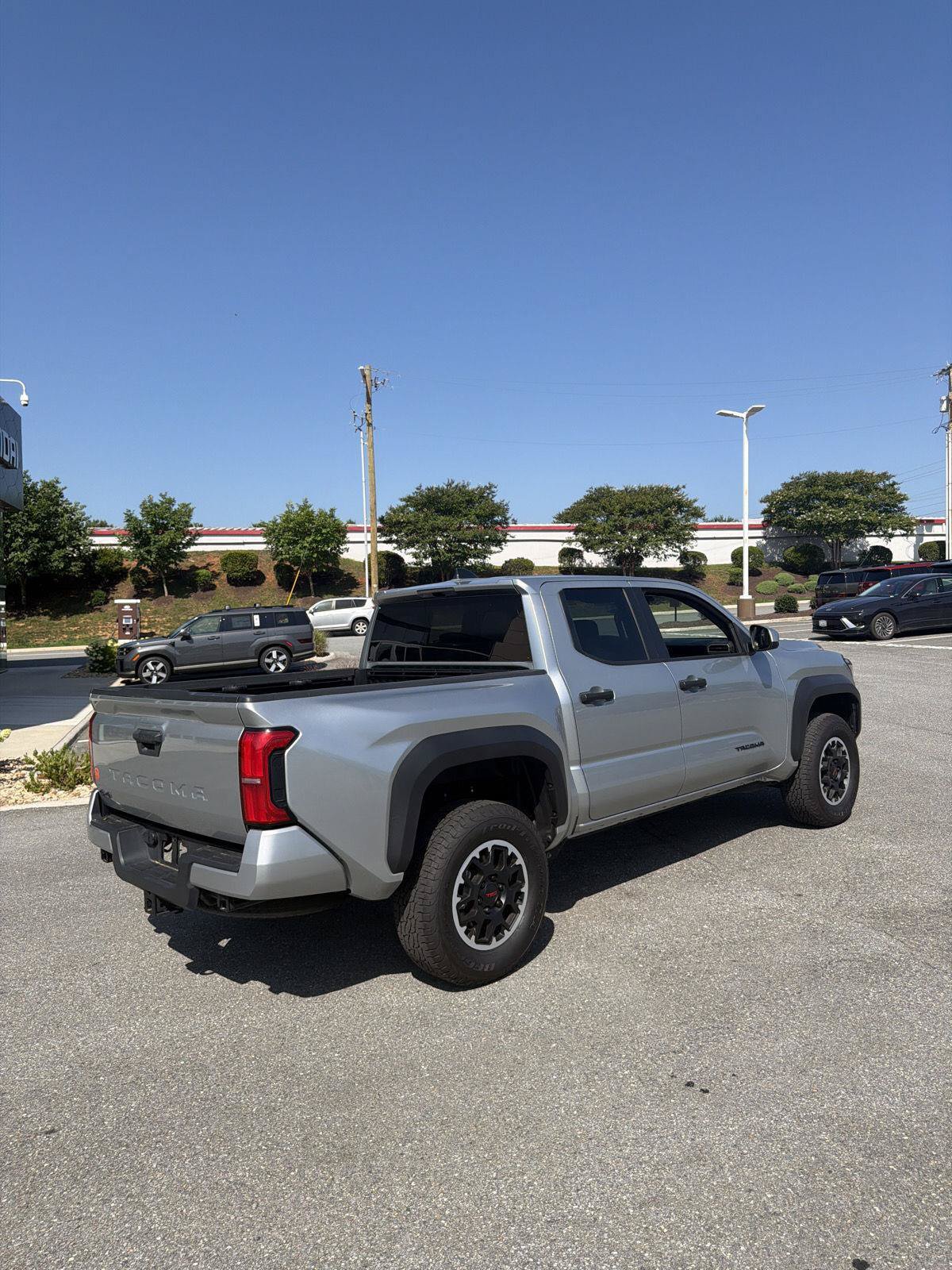 Used 2024 Toyota Tacoma TRD Off-Road AWD/4WD image 4