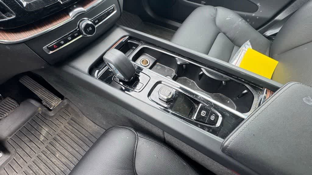 Used 2024 Volvo XC60 B5 Plus w/ Protection Package Premier AWD/4WD image 20