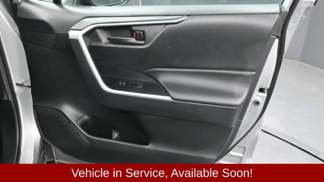 Used 2021 Toyota RAV4 LE AWD/4WD image 10