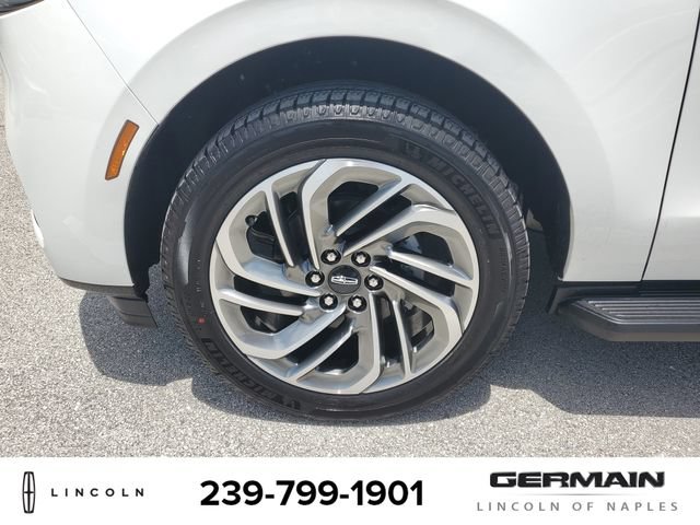 New 2026 Lincoln Navigator L Premier AWD/4WD image 12