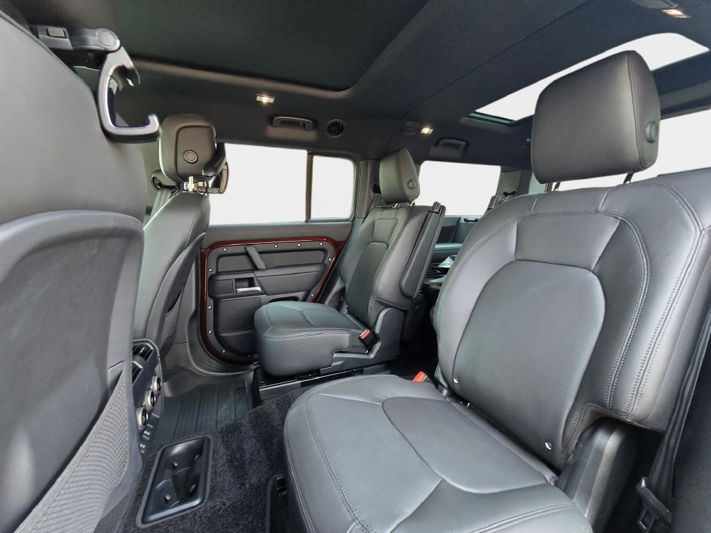 New 2026 Land Rover Defender 130 X-Dynamic SE AWD/4WD image 14