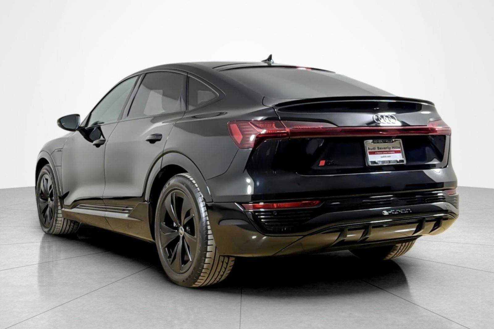 Used 2024 Audi Q8 e-tron Premium AWD/4WD image 3