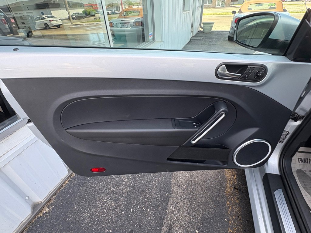 Used 2012 Volkswagen Beetle 2.5 FWD image 7