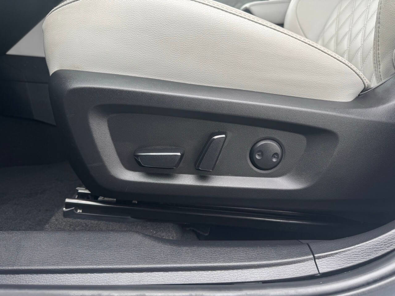 Used 2023 Mitsubishi Outlander SEL image 15