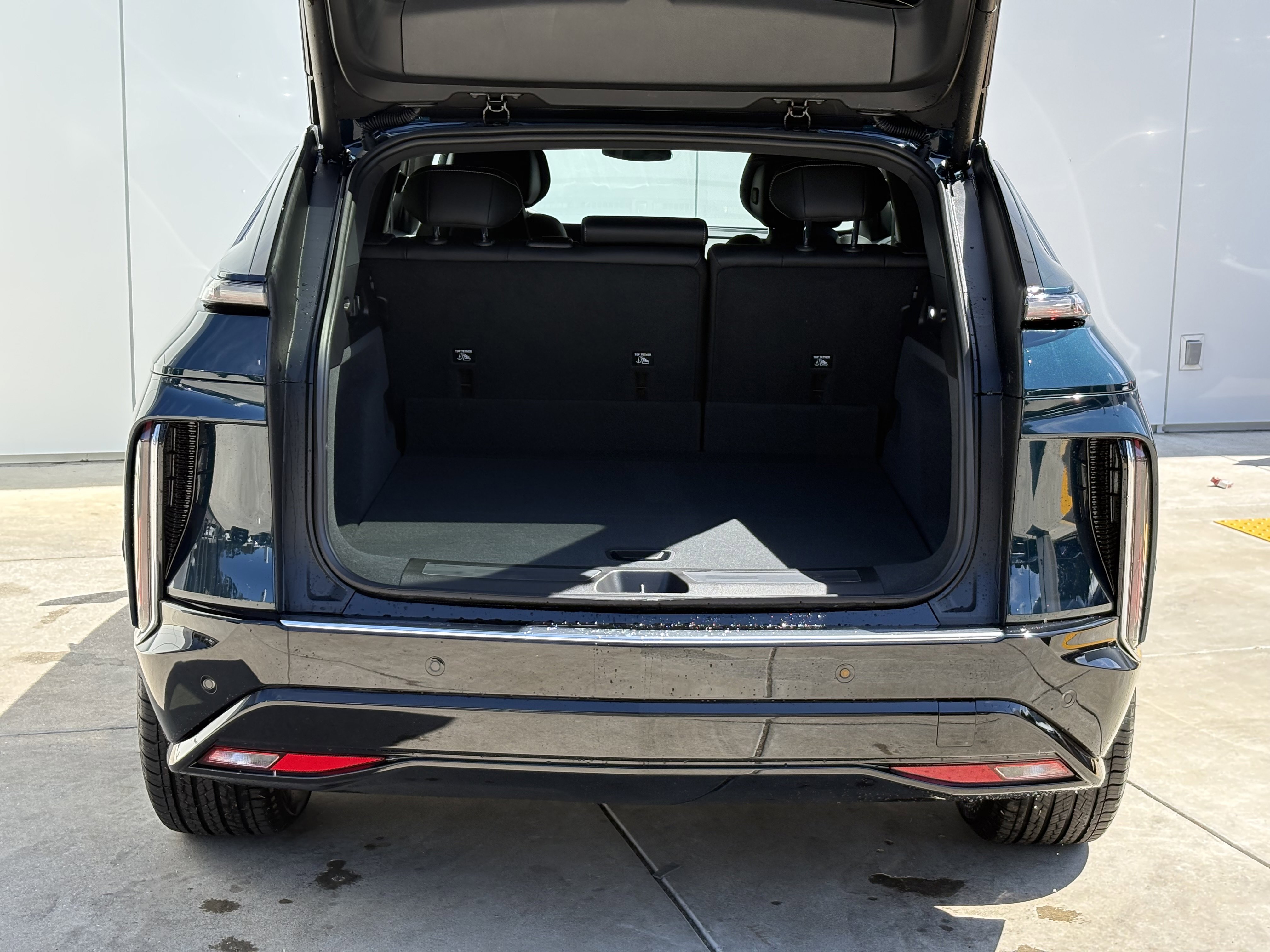 New 2025 Cadillac Lyriq Luxury image 9