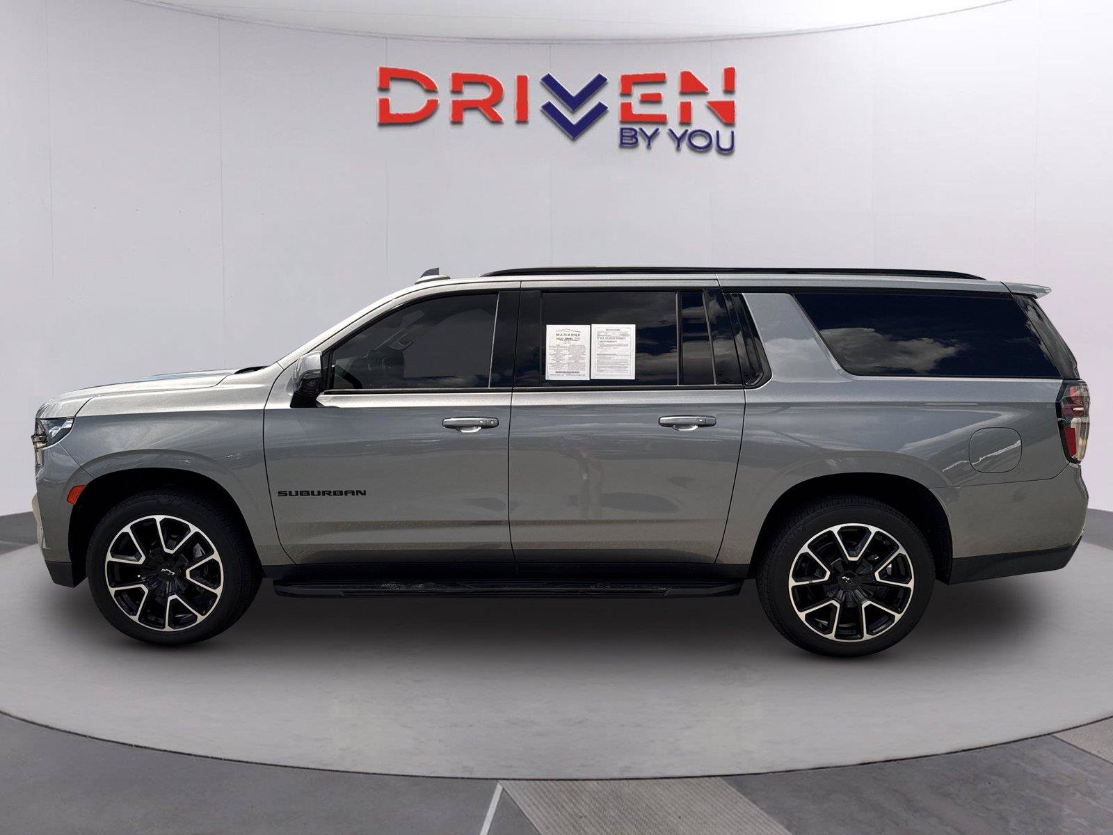 Used 2022 Chevrolet Suburban RST w/ Luxury Package AWD/4WD image 7
