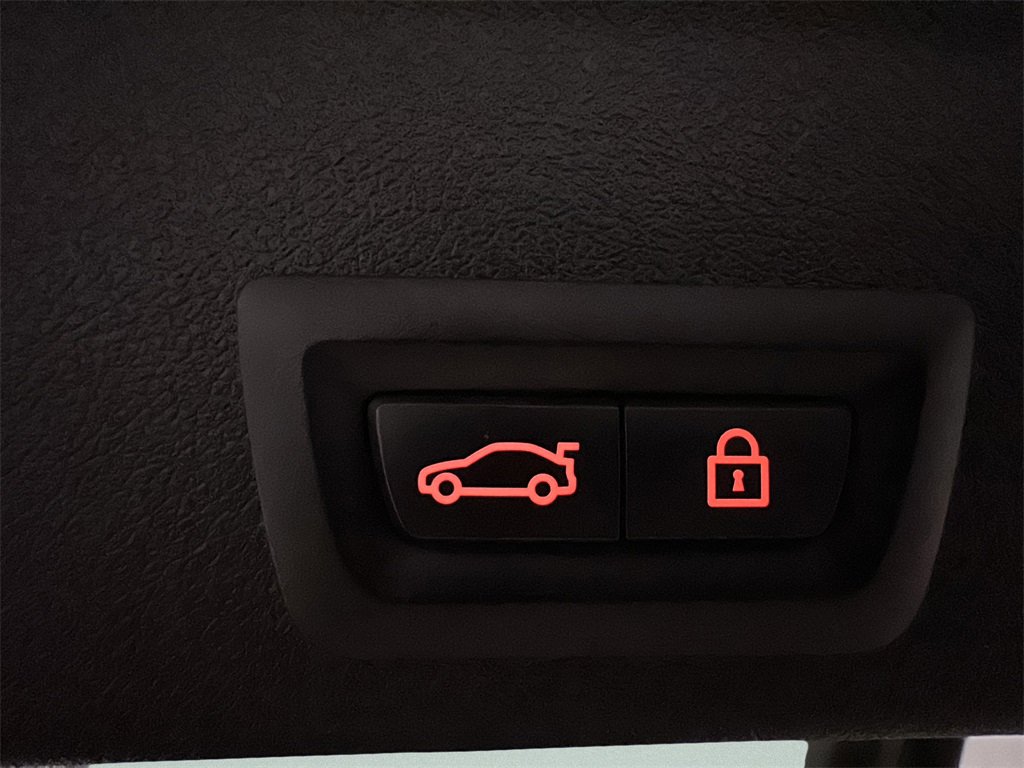 Used 2021 BMW X6 M w/ Executive Package image 19