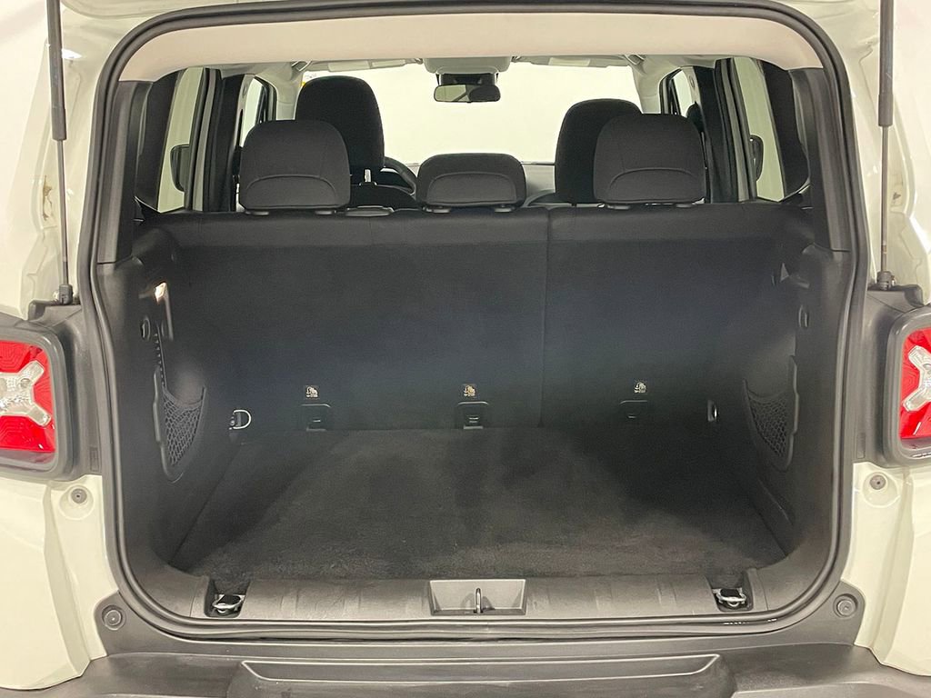 Used 2019 Jeep Renegade Sport w/ Sport Appearance Group AWD/4WD image 4