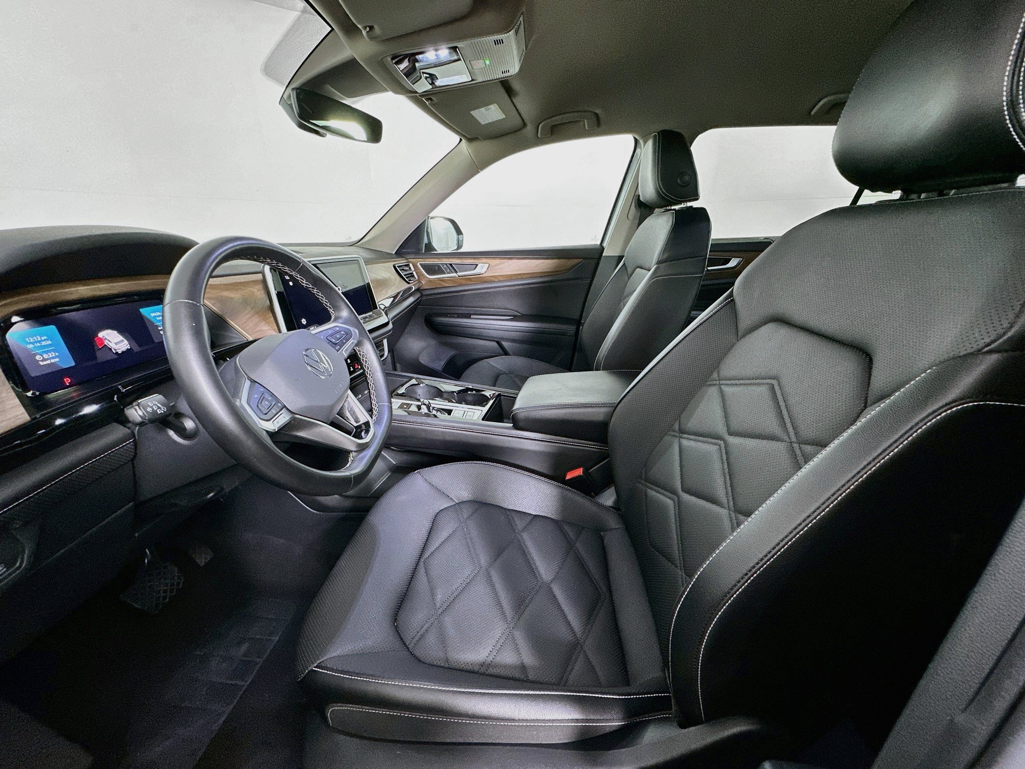 Used 2025 Volkswagen Atlas SE FWD image 13