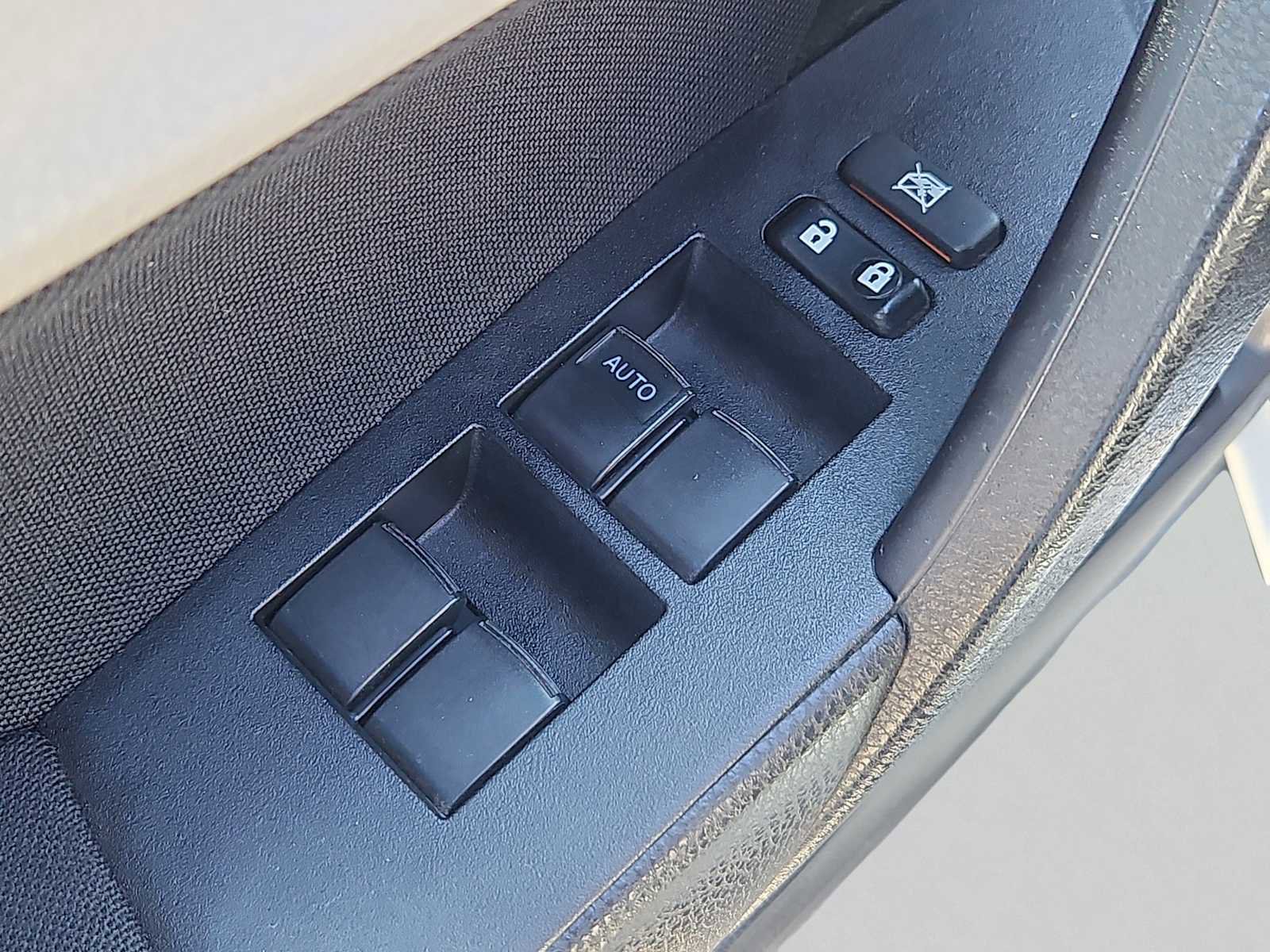Used 2018 Toyota Corolla LE FWD image 21