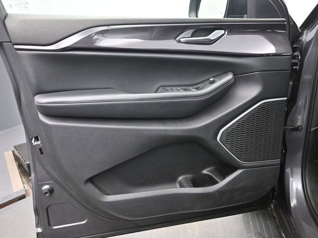 Used 2022 Jeep Grand Cherokee L Laredo w/ Luxury Tech Group I image 12