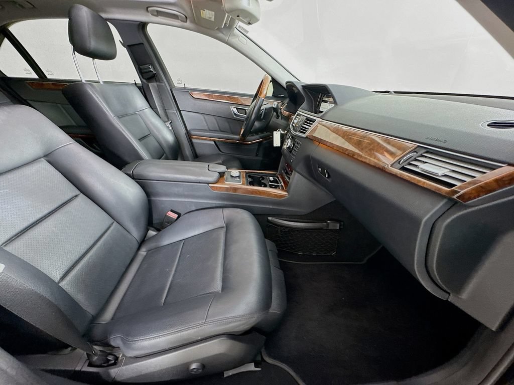 Used 2010 Mercedes-Benz E 350 Sedan image 33
