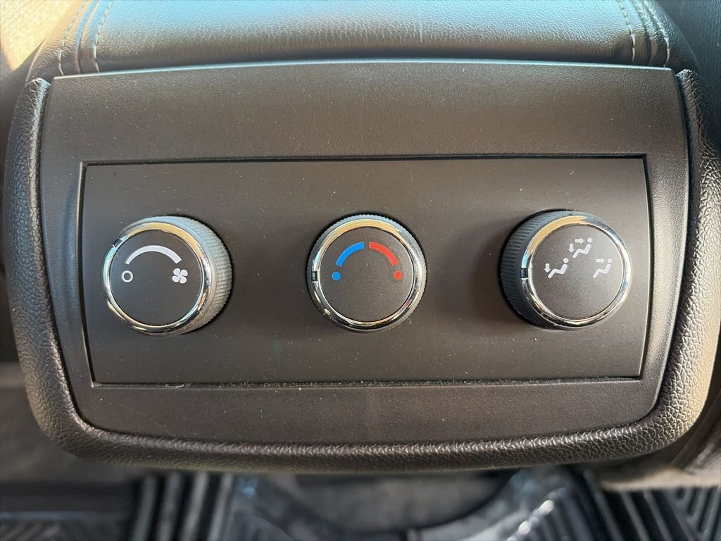 Used 2015 Chevrolet Traverse LT w/ Style and Technology Package image 37