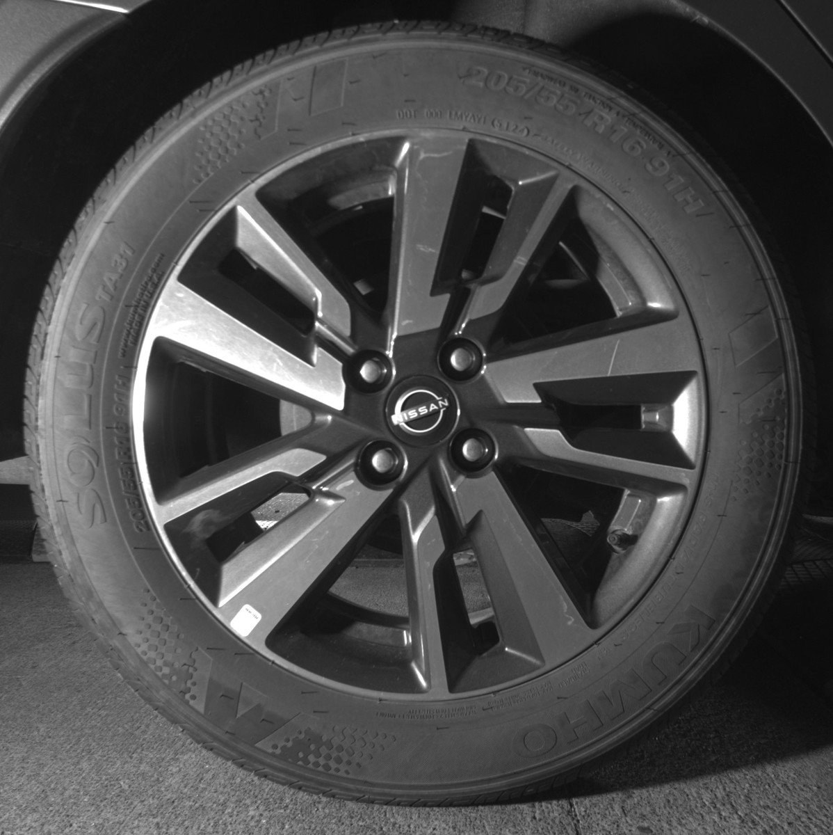 Used 2025 Nissan Versa SV image 15