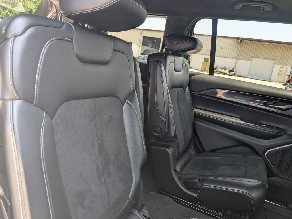 Used 2022 Jeep Grand Cherokee L Laredo AWD/4WD image 30